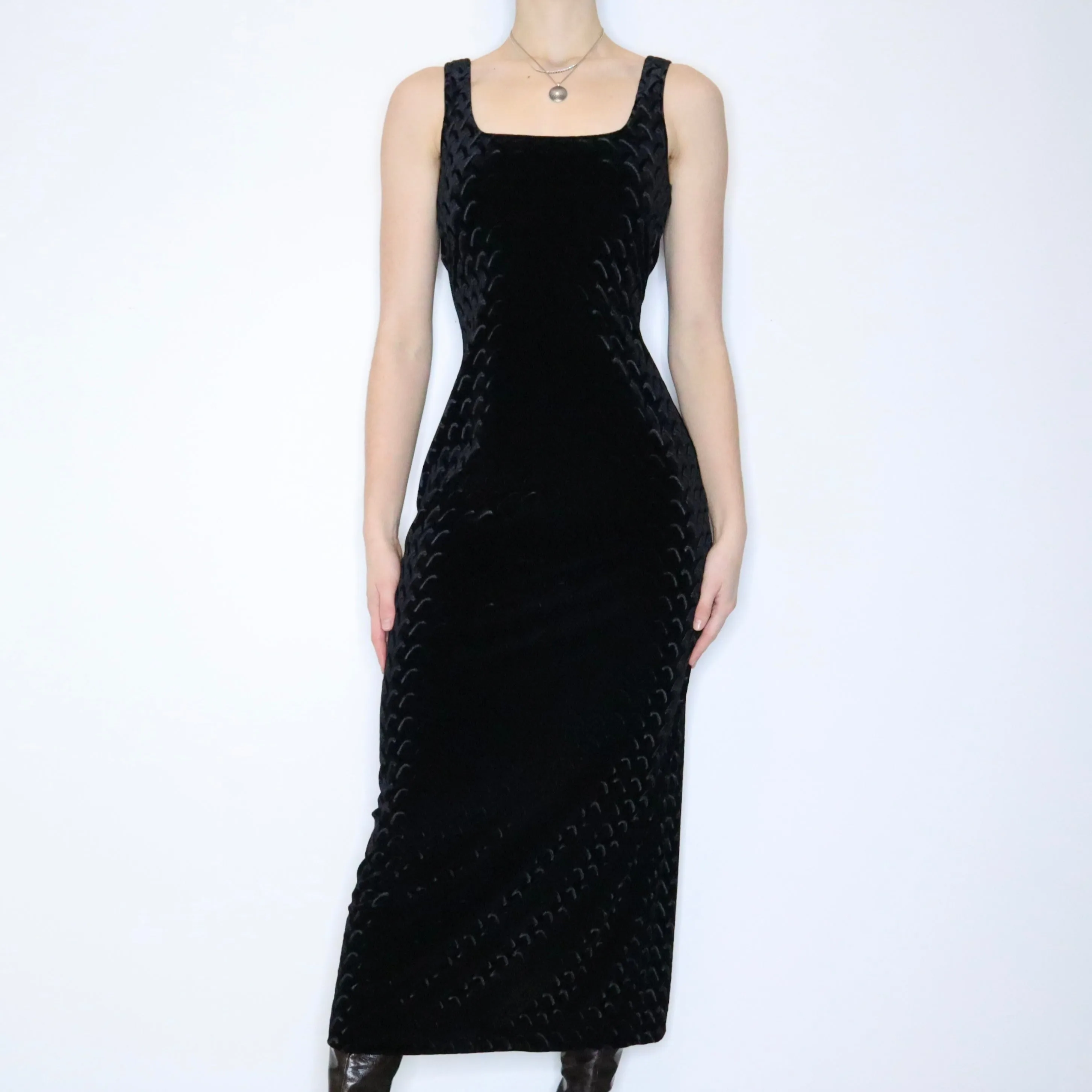 90s Elegant Black Velvet Printed Gown (M)