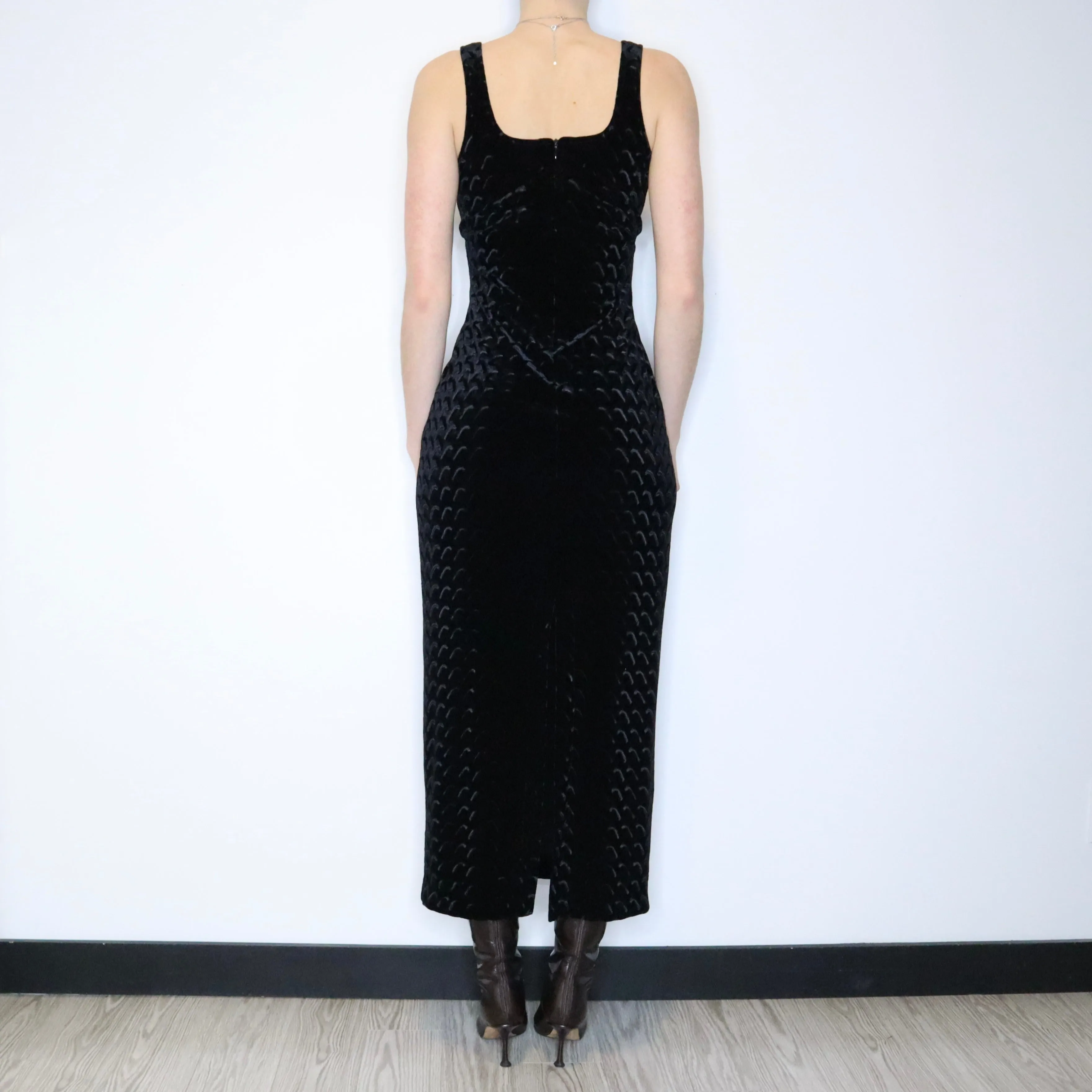 90s Elegant Black Velvet Printed Gown (M)