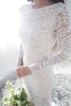 Lace Sheath Front Split Fitted Long Sleeve Bridal Gown-715741
