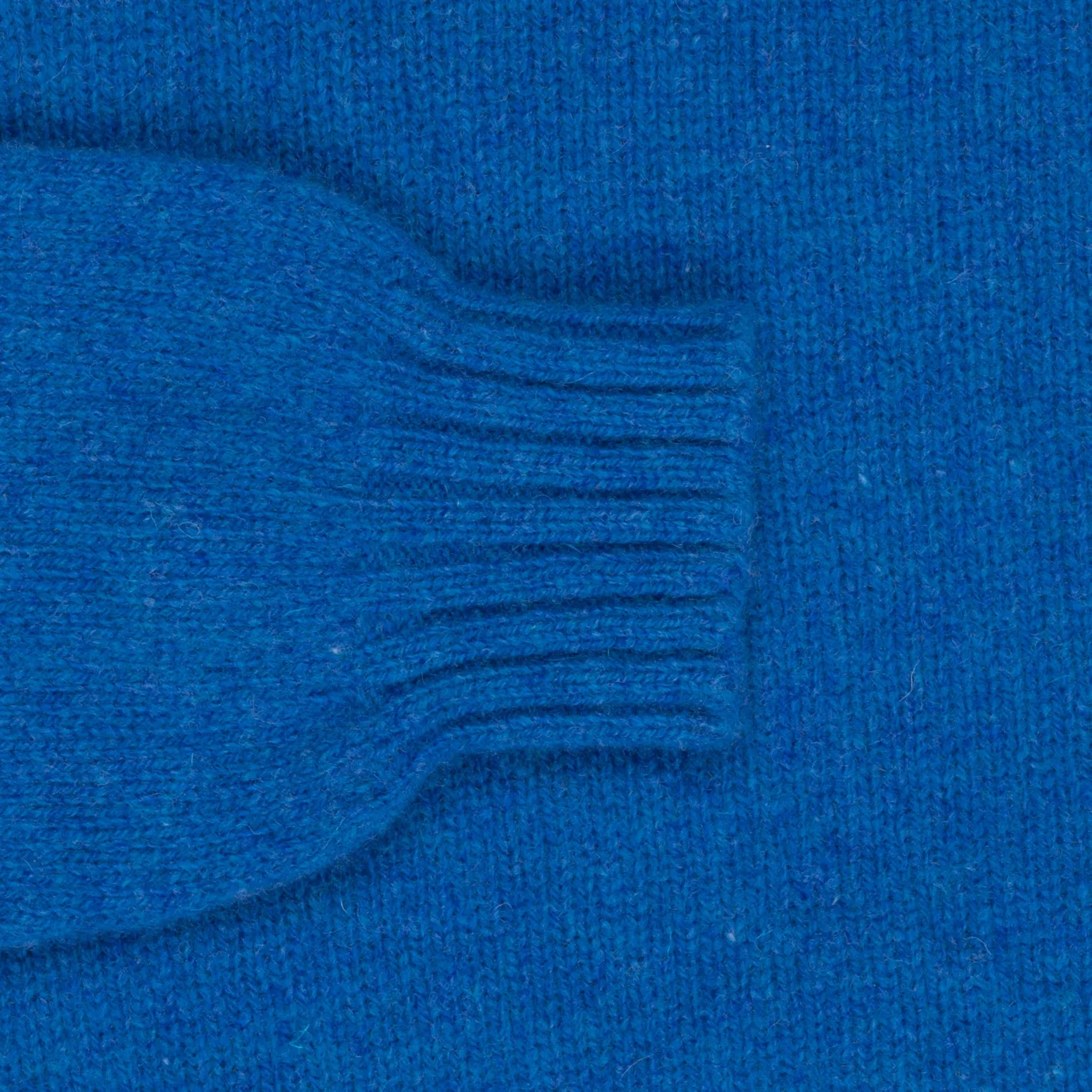 Laurence J. Smith  Super soft Seamless Crew Neck Pullover New Bright Blue