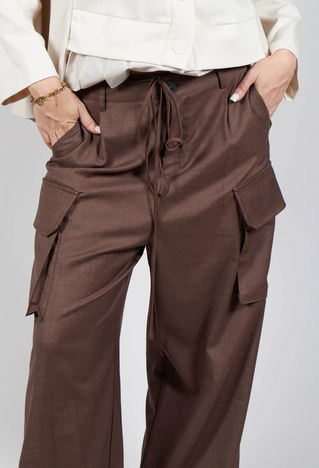 Lightweight Cargo Trousers in Toffee