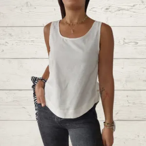 Sleeveless Blouse with Buttons on The Sides