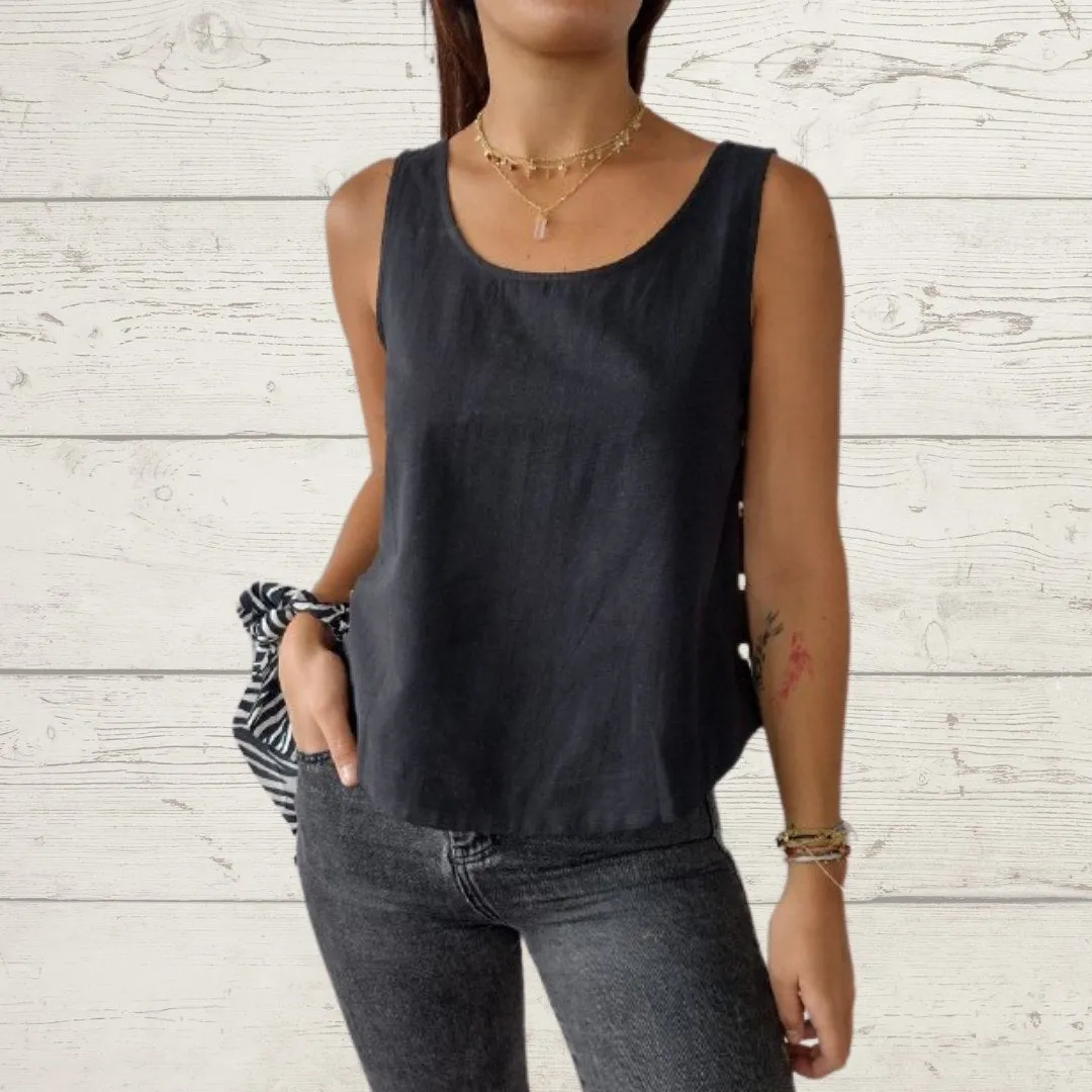 Sleeveless Blouse with Buttons on The Sides