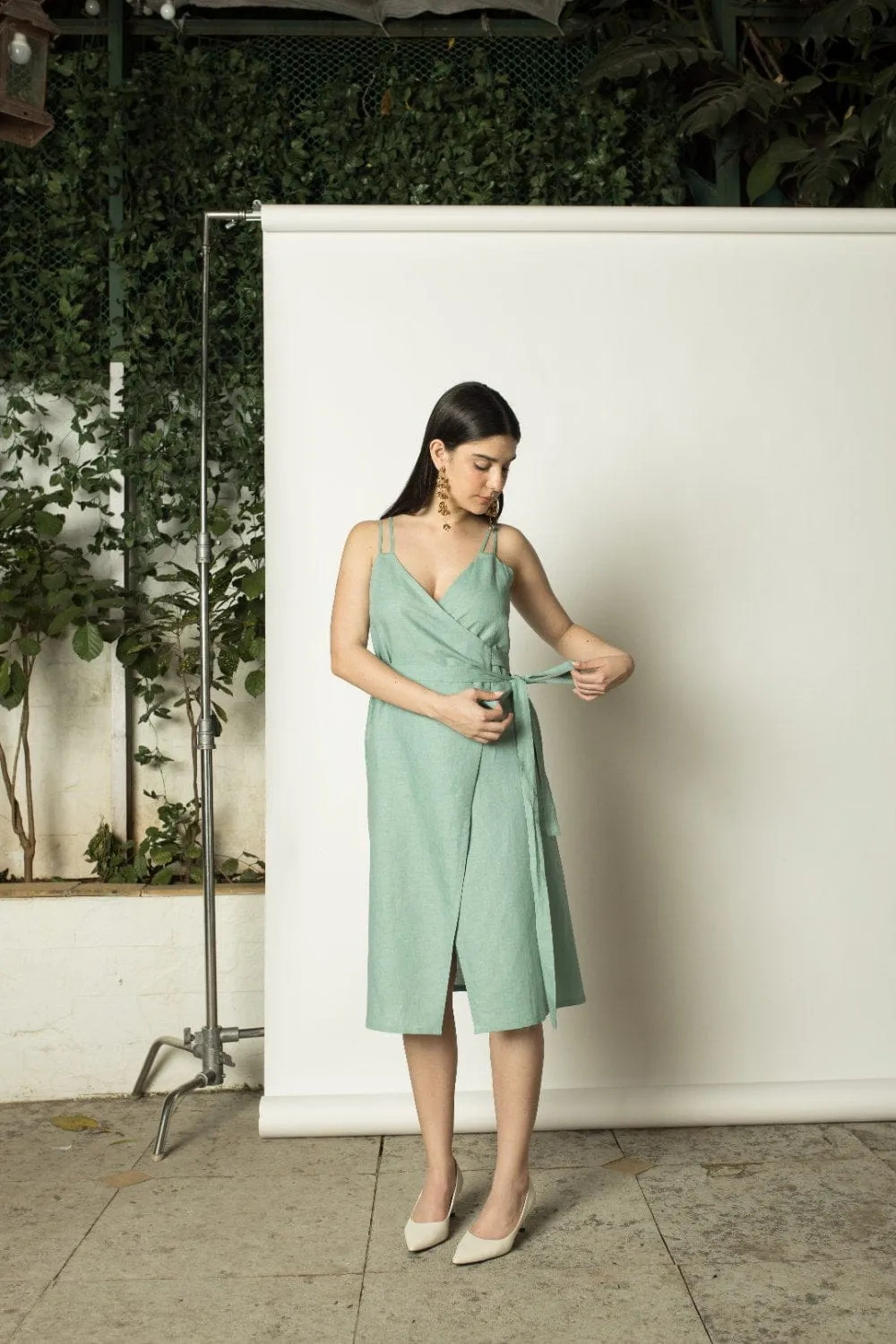 STRAPPY WRAP-AROUND MIDI