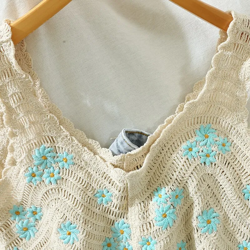 Woman Vest Strap Sleeveless Embroidery Tank Top Chic Fashion Short