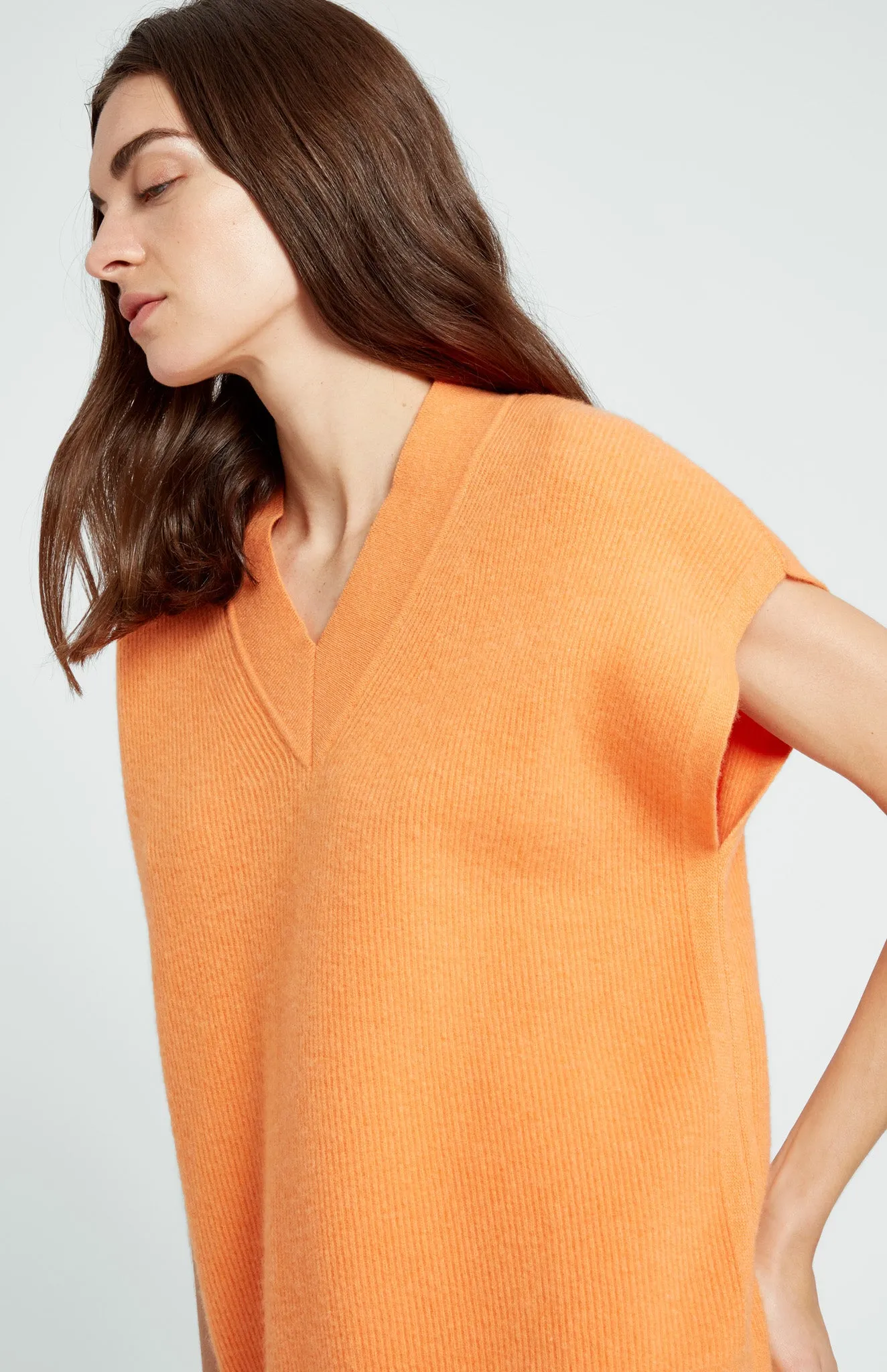 Women's Cashmere Blend V Neck Sleeveless Jumper In Burnt Orange