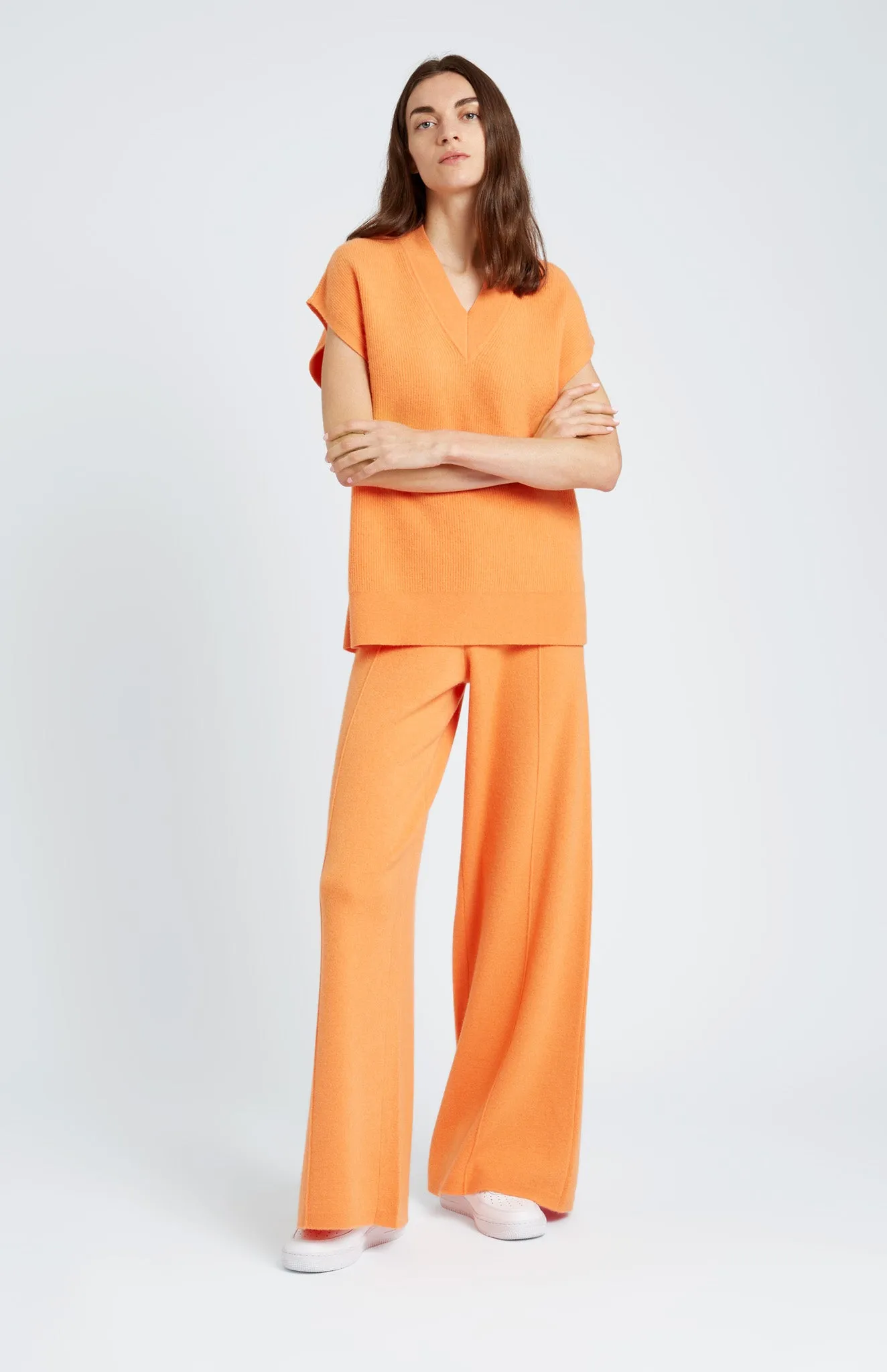Women's Cashmere Blend V Neck Sleeveless Jumper In Burnt Orange