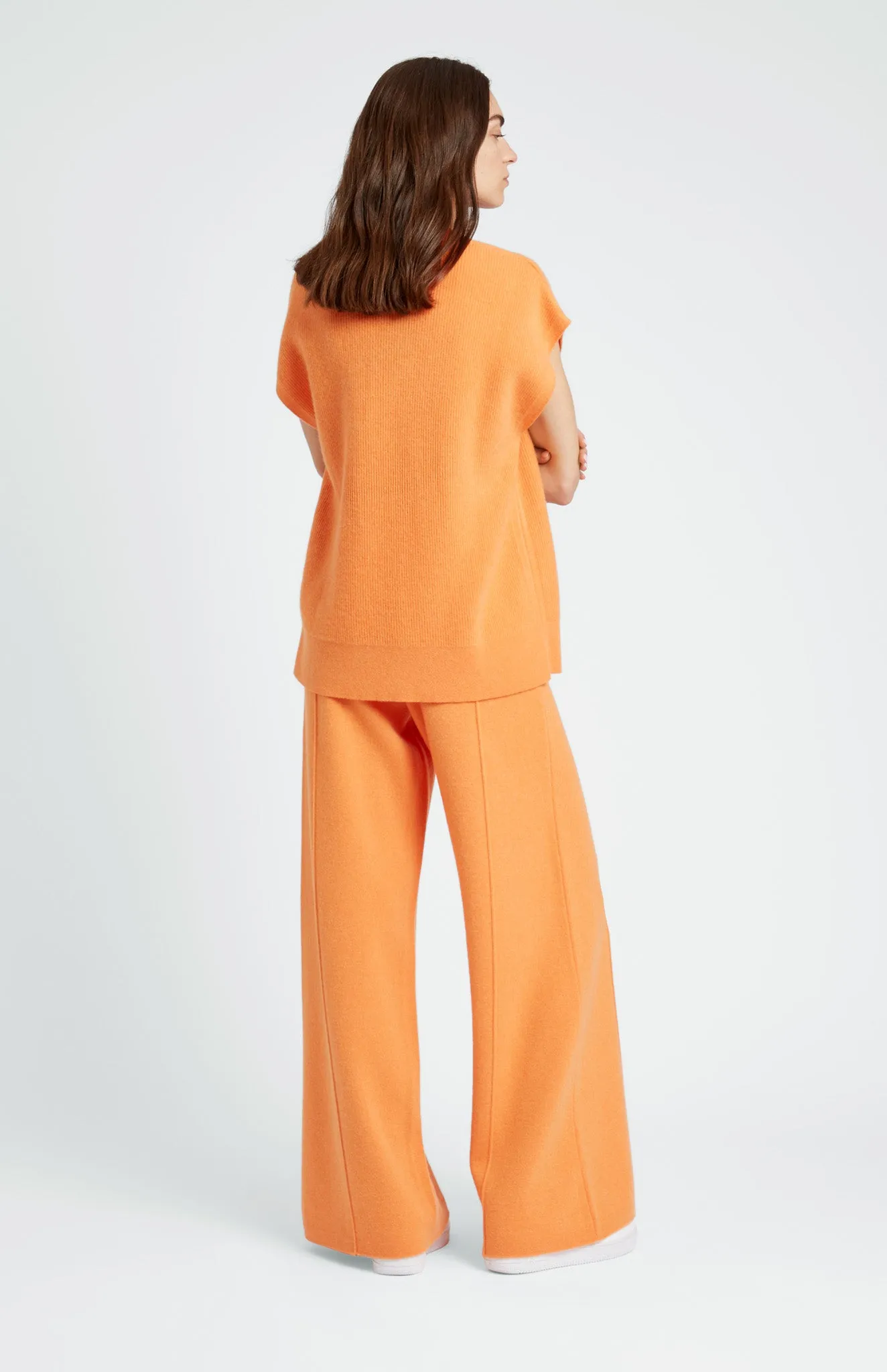 Women's Cashmere Blend V Neck Sleeveless Jumper In Burnt Orange