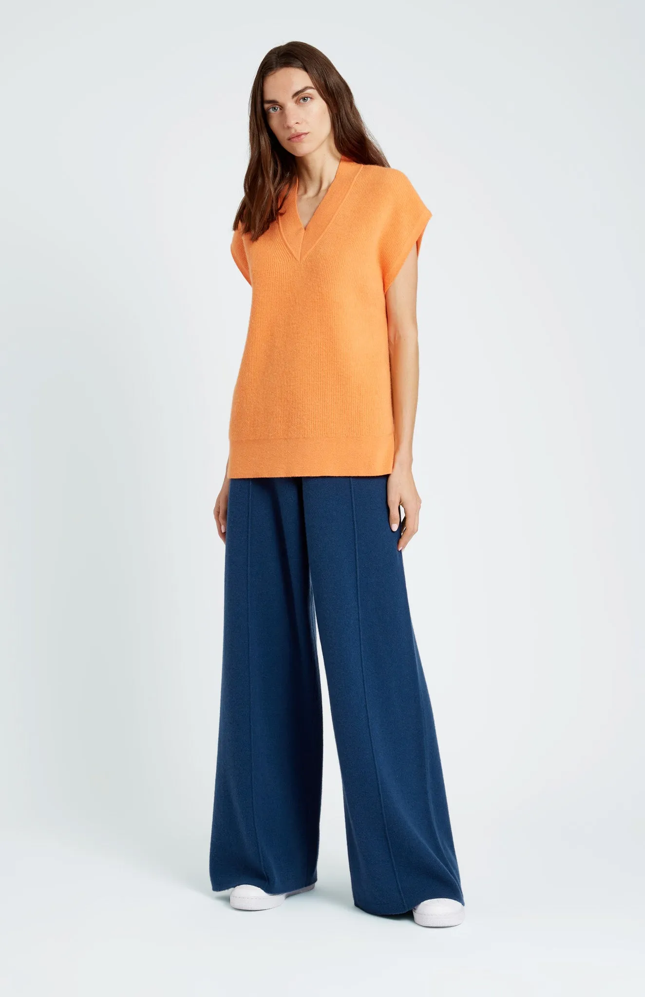 Women's Cashmere Blend V Neck Sleeveless Jumper In Burnt Orange